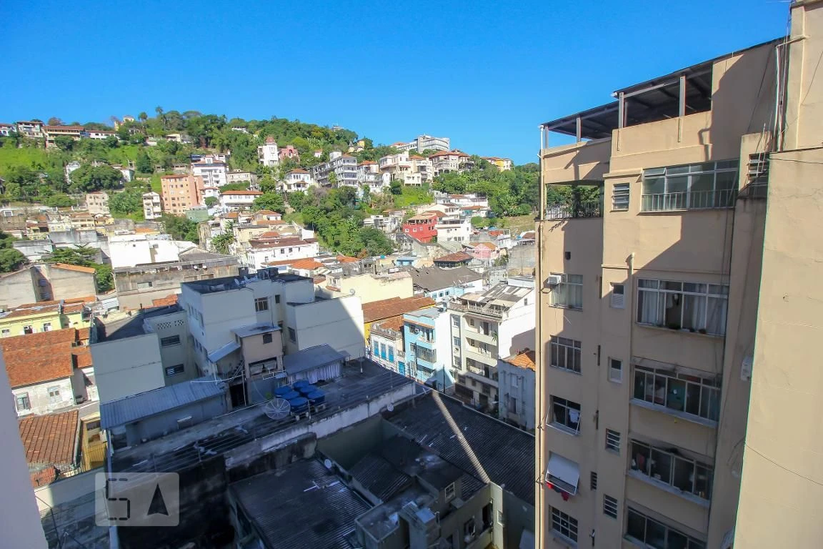 One-bedroom apartment with a mountain view in Rio de Janeiro — photo 18