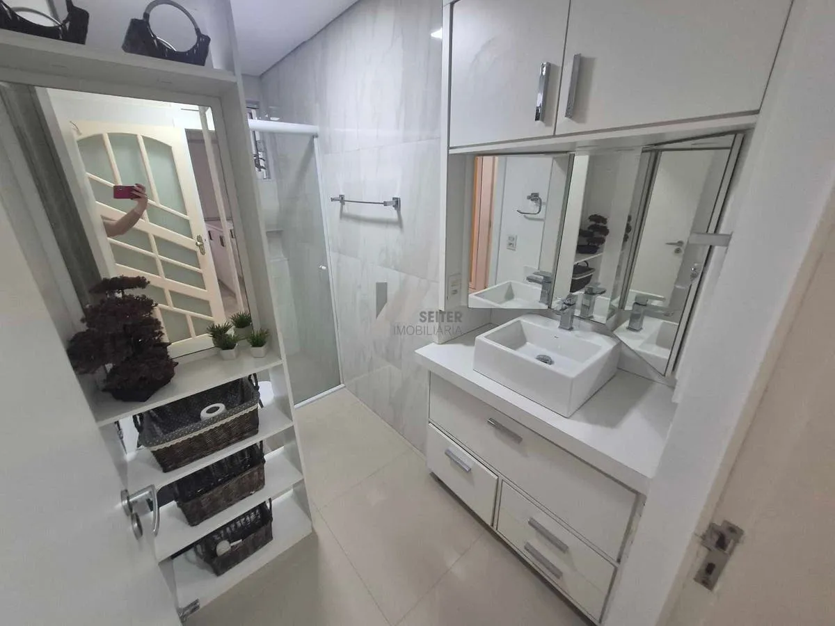 3-bedroom apartment with a glass-enclosed balcony — photo 24