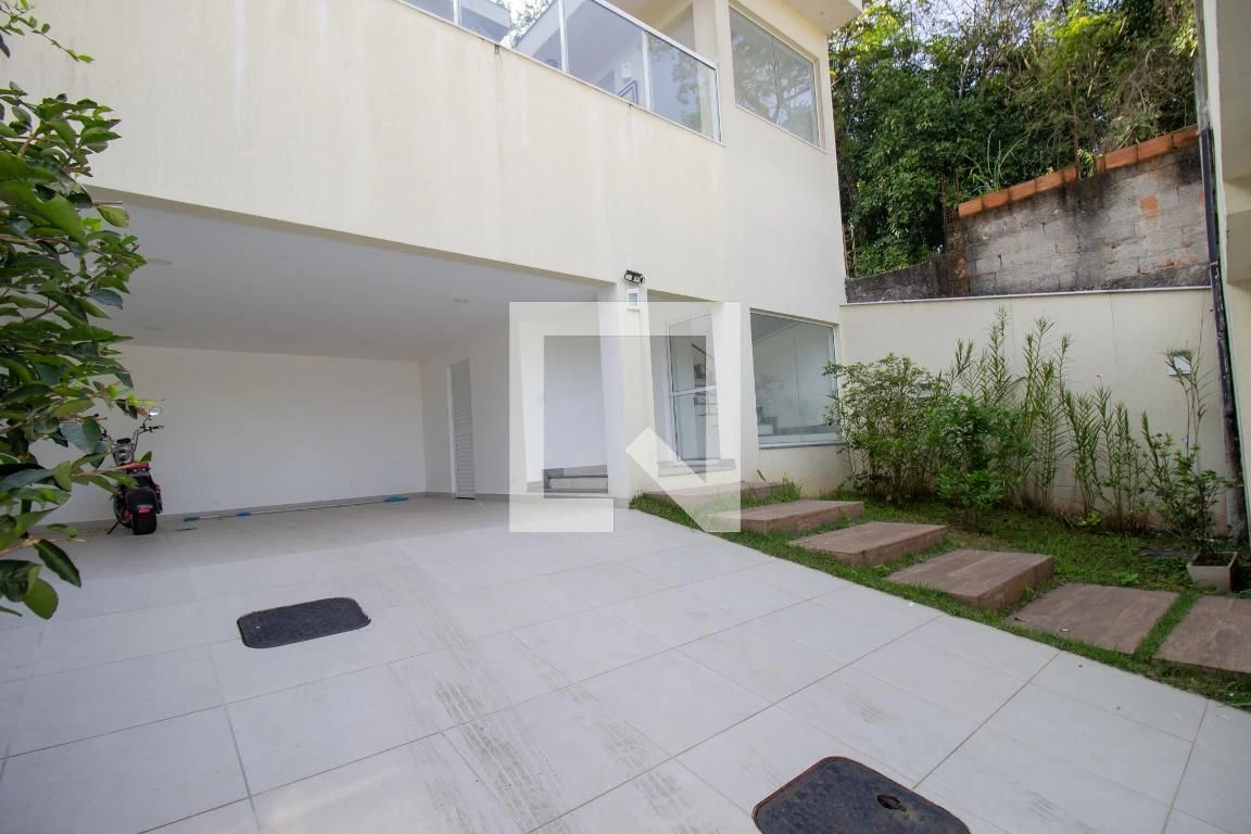 4-bedroom house with a bathtub in Rio de Janeiro — photo 22