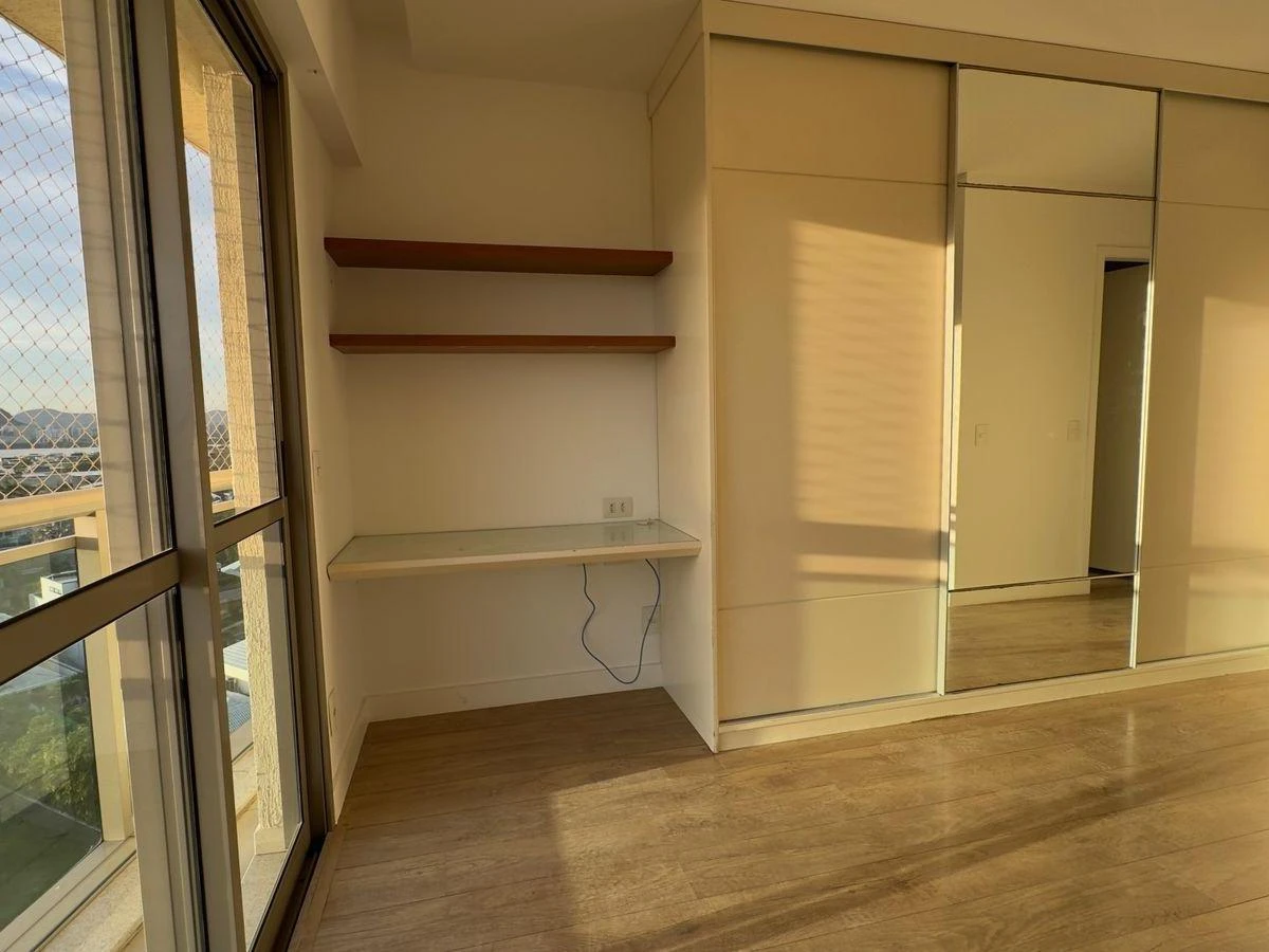 4-bedroom apartment with a separate kitchen, 260 m² — photo 42