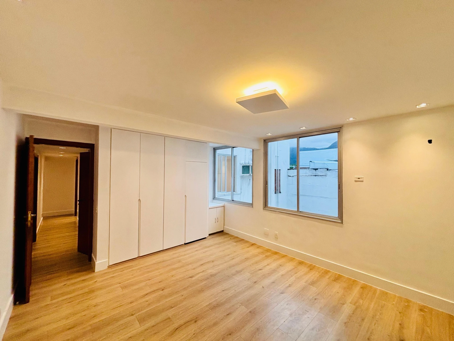 Mountain view in a 4-bedroom apartment, 220 m² — photo 10