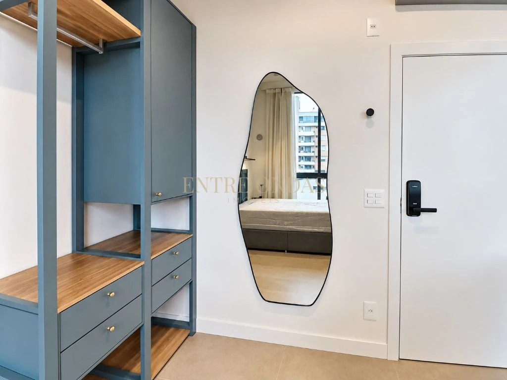 One-bedroom apartment with floor-to-ceiling windows — photo 15