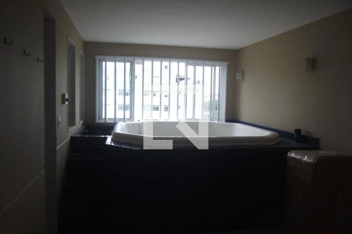 Furnished apartment with 3 bedrooms and enclosed balcony — photo 27