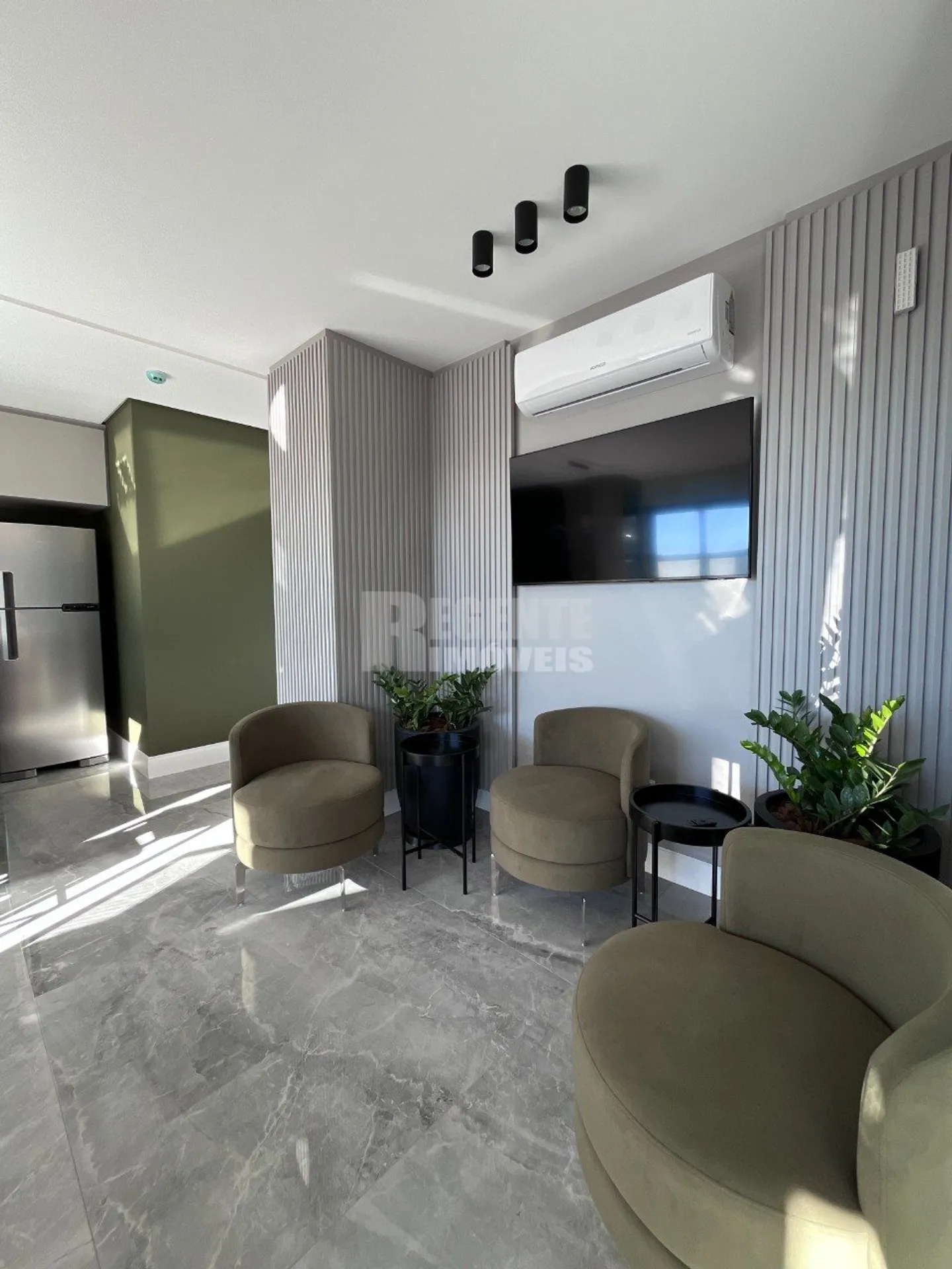 Apartamento amueblado de 2 dormitorios con balcón — photo 21
