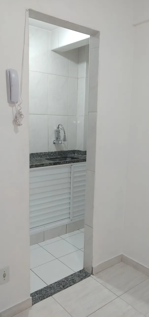 Unfurnished 1-bedroom apartment with elevator and glass shower — photo 8