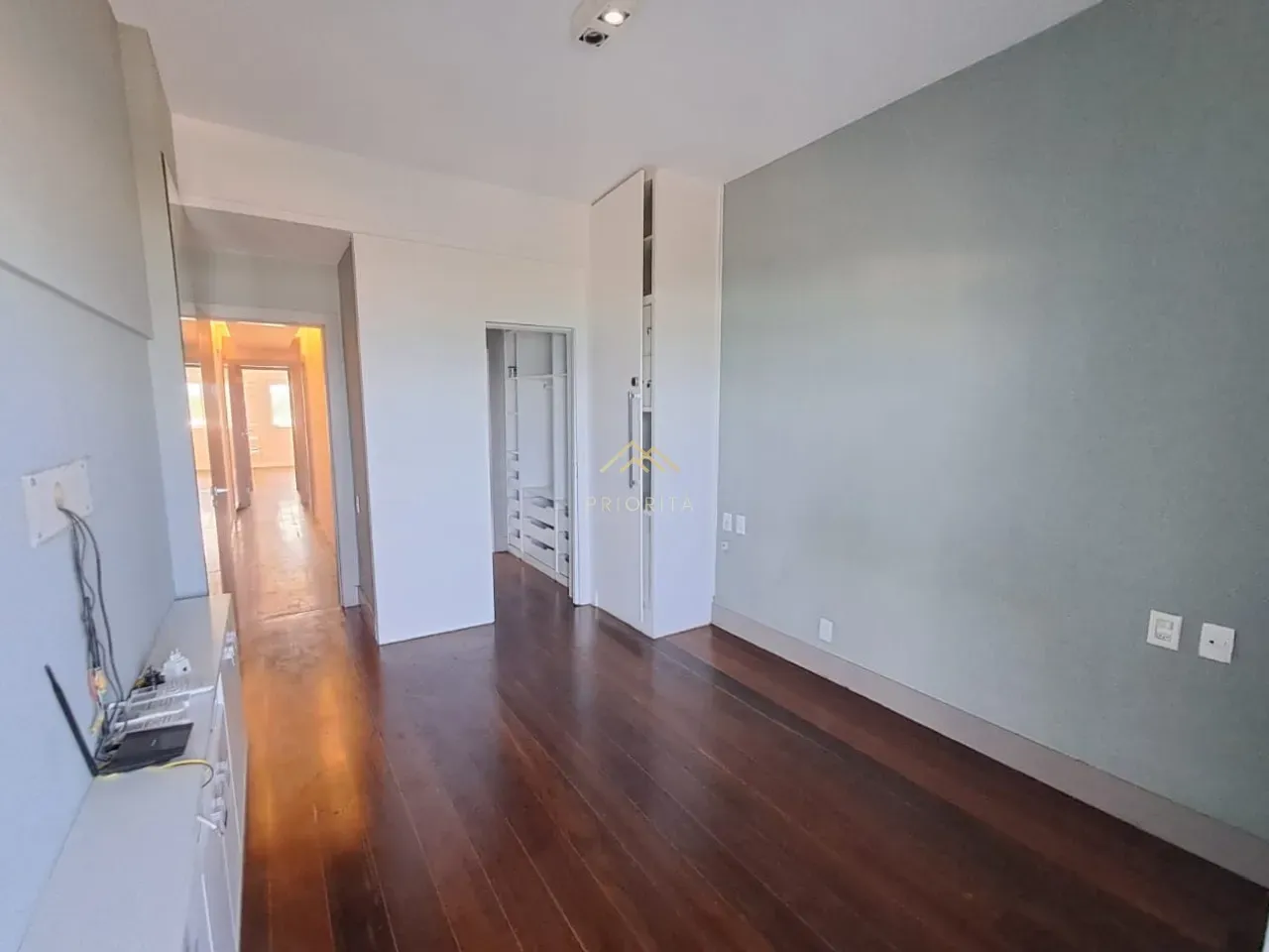 Apartamento sem mobília com 3 quartos e varanda envidraçada — photo 15