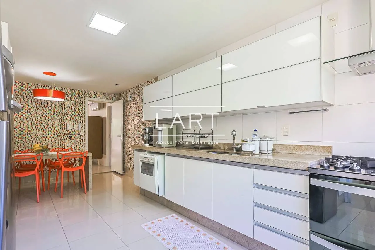 Furnished 4-bedroom apartment with open-plan kitchen — photo 6