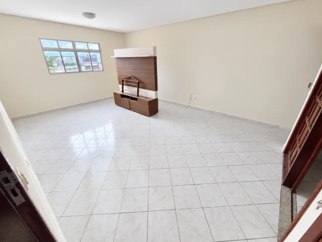 Квартира: 3 спальни, 96 м²