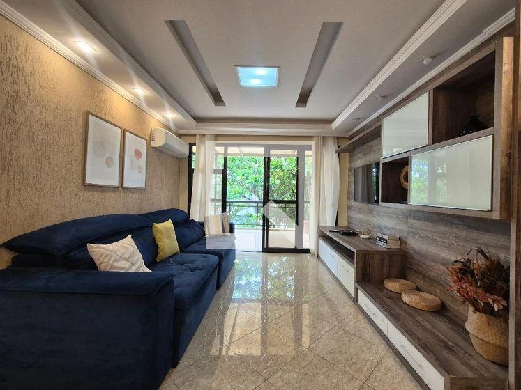 Furnished apartment, 180 m², with a glass-enclosed balcony