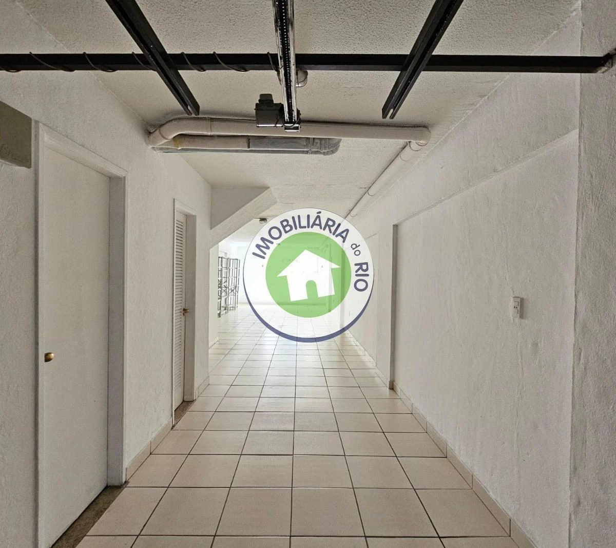 House with 4 bedrooms and 5 bathrooms plus balcony — photo 33