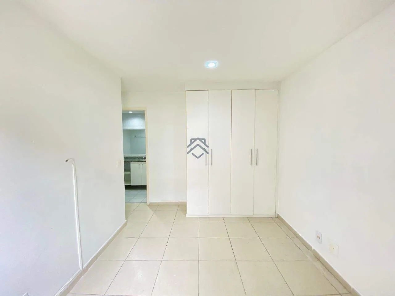 Unfurnished 2-bedroom apartment with 2 bathrooms — photo 9