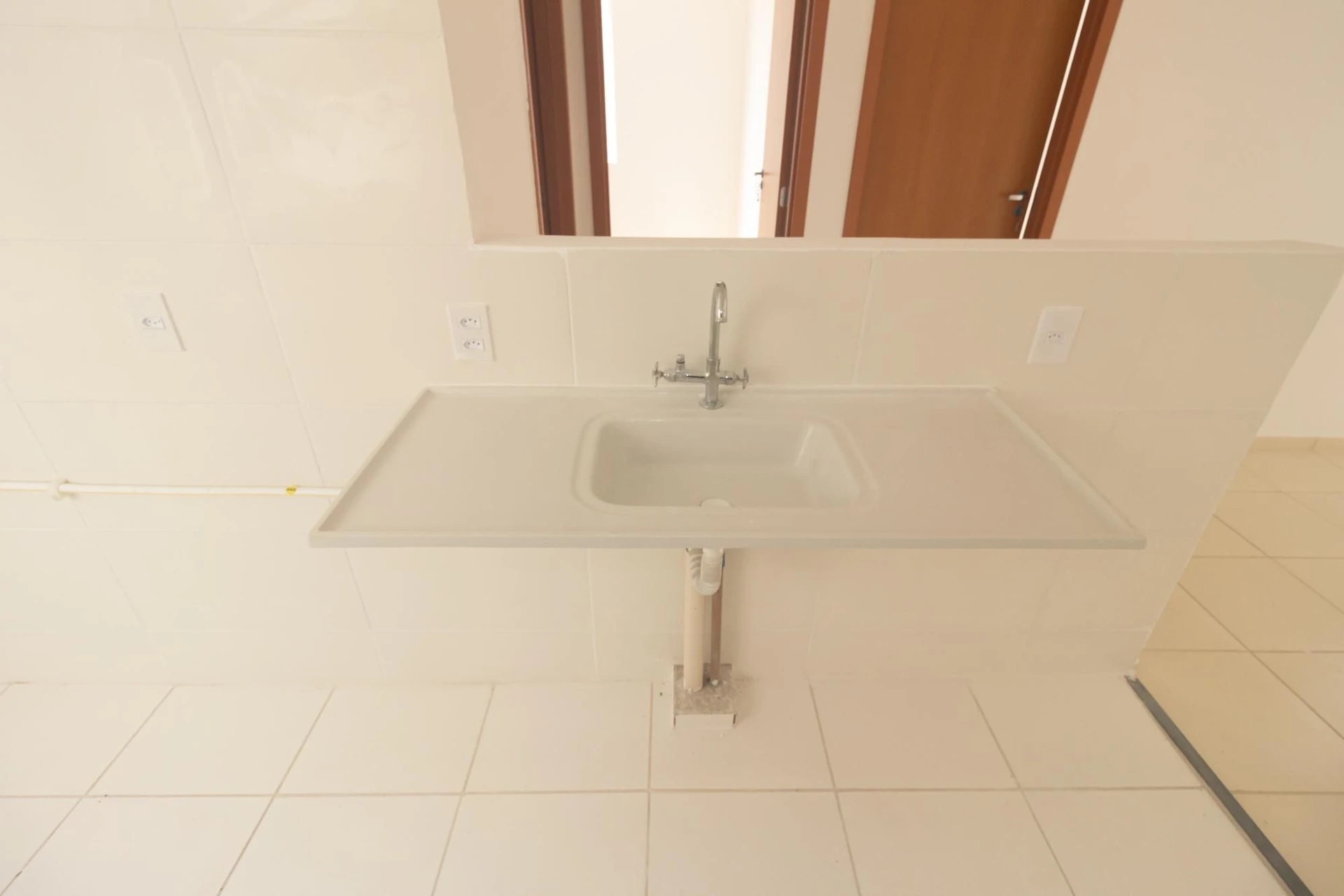 2-bedroom apartment with balcony and shared pool — photo 2