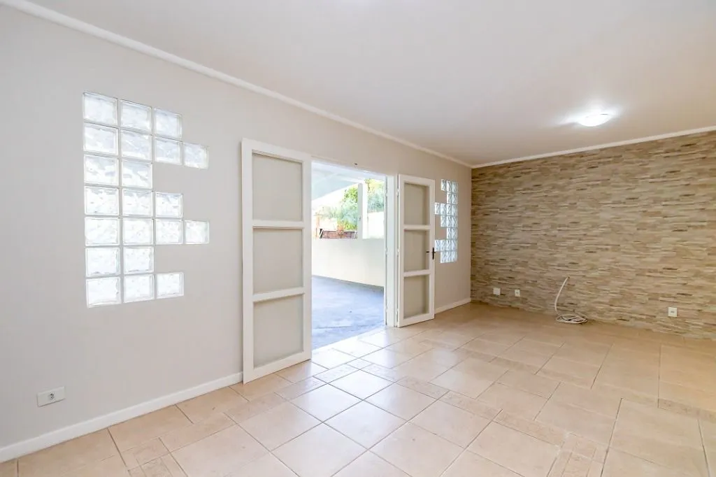Unfurnished house with 4 bedrooms and 150 m² — photo 3