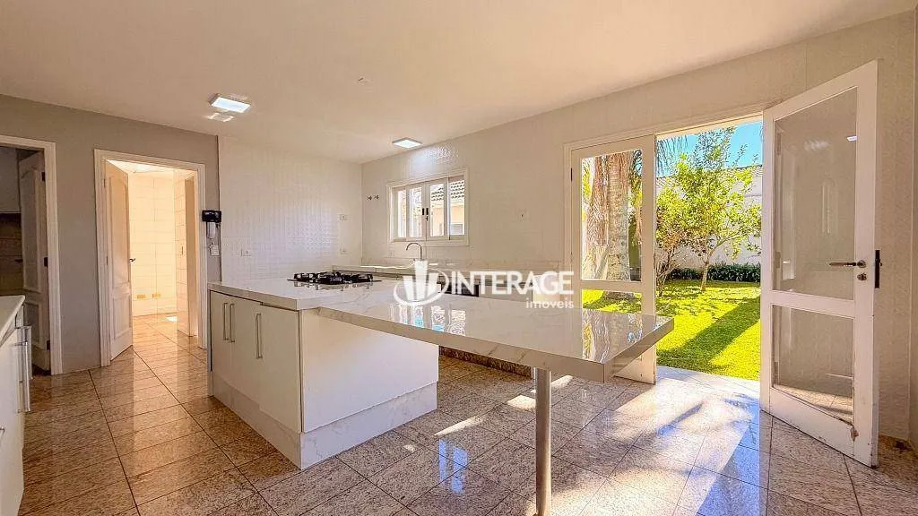 Condo house with private garden and laundry area — photo 12