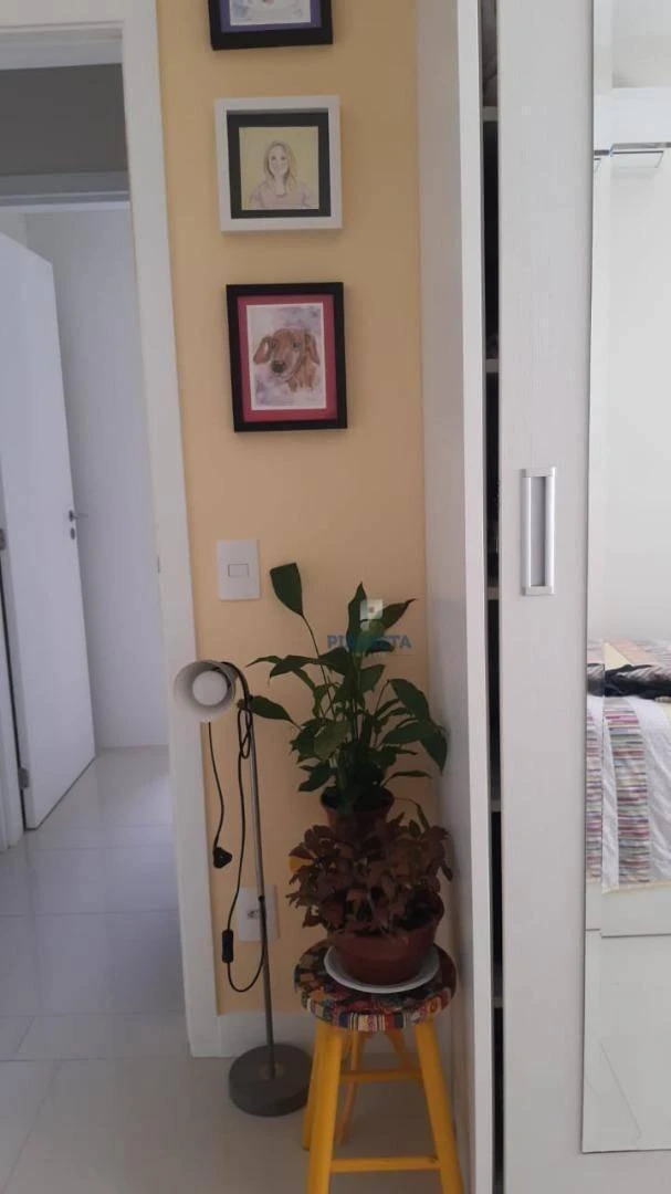 3-bedroom apartment in a building with a pool — photo 24
