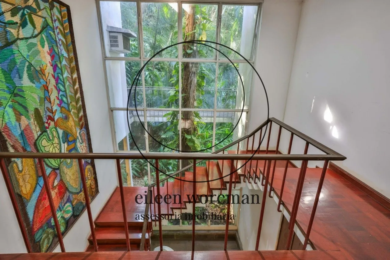 House with 5 bedrooms, 5 bathrooms and floor-to-ceiling windows — photo 13