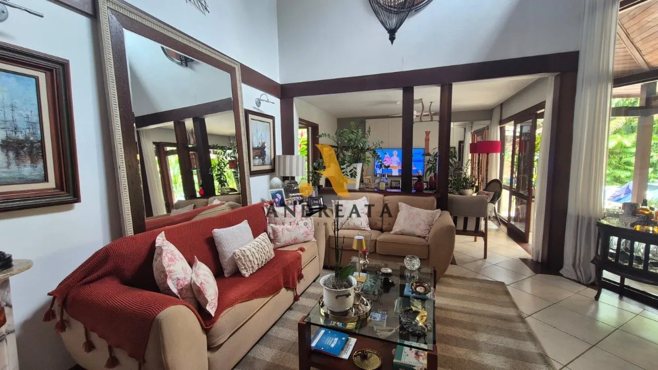 Casa de 307 m² com janelas do piso ao teto e banheira — photo 25