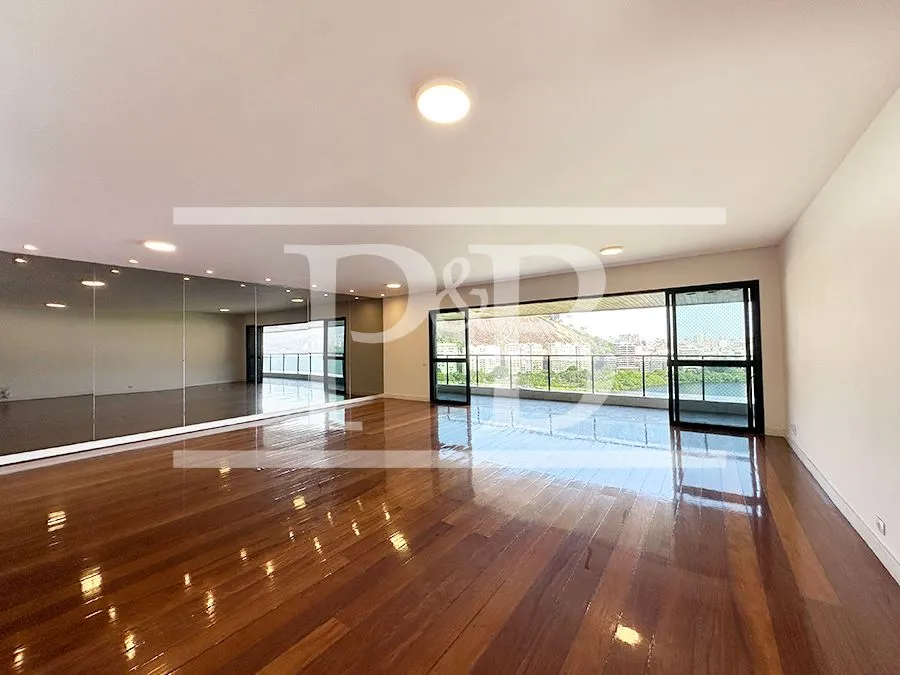 4-bedroom apartment with balcony and 319 m² — photo 7