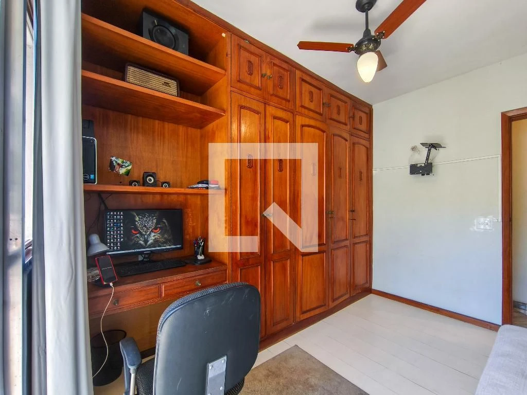 Furnished 4-bedroom apartment with balcony — photo 37