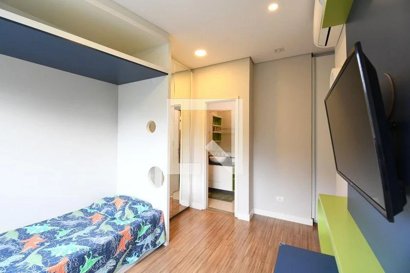 Furnished apartment, 185 m², with a bathtub — photo 24