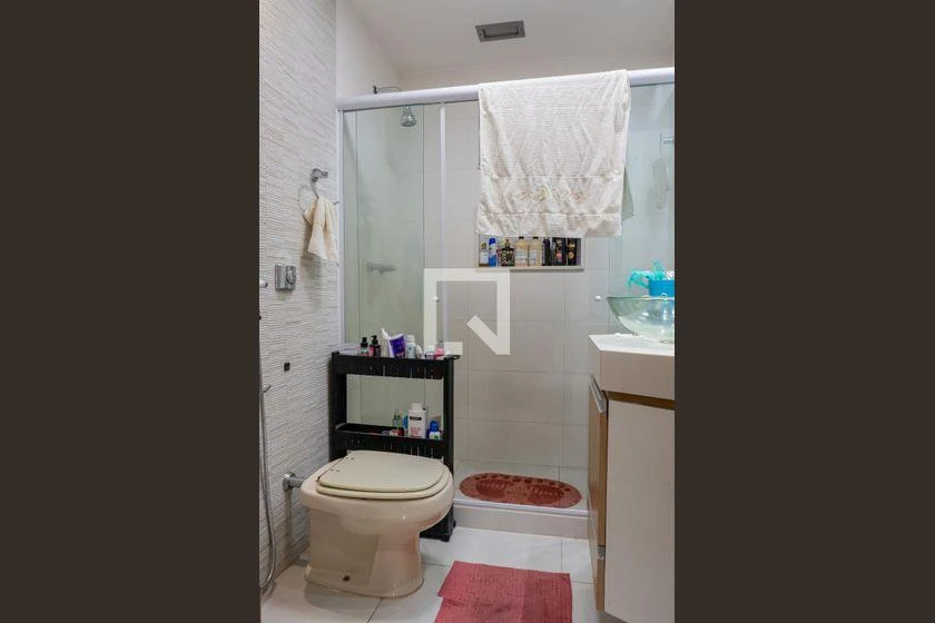 Furnished apartment with 4 bedrooms and 200 m² — photo 20