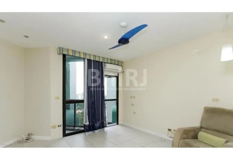 3-bedroom apartment with a glassed-in balcony — photo 13
