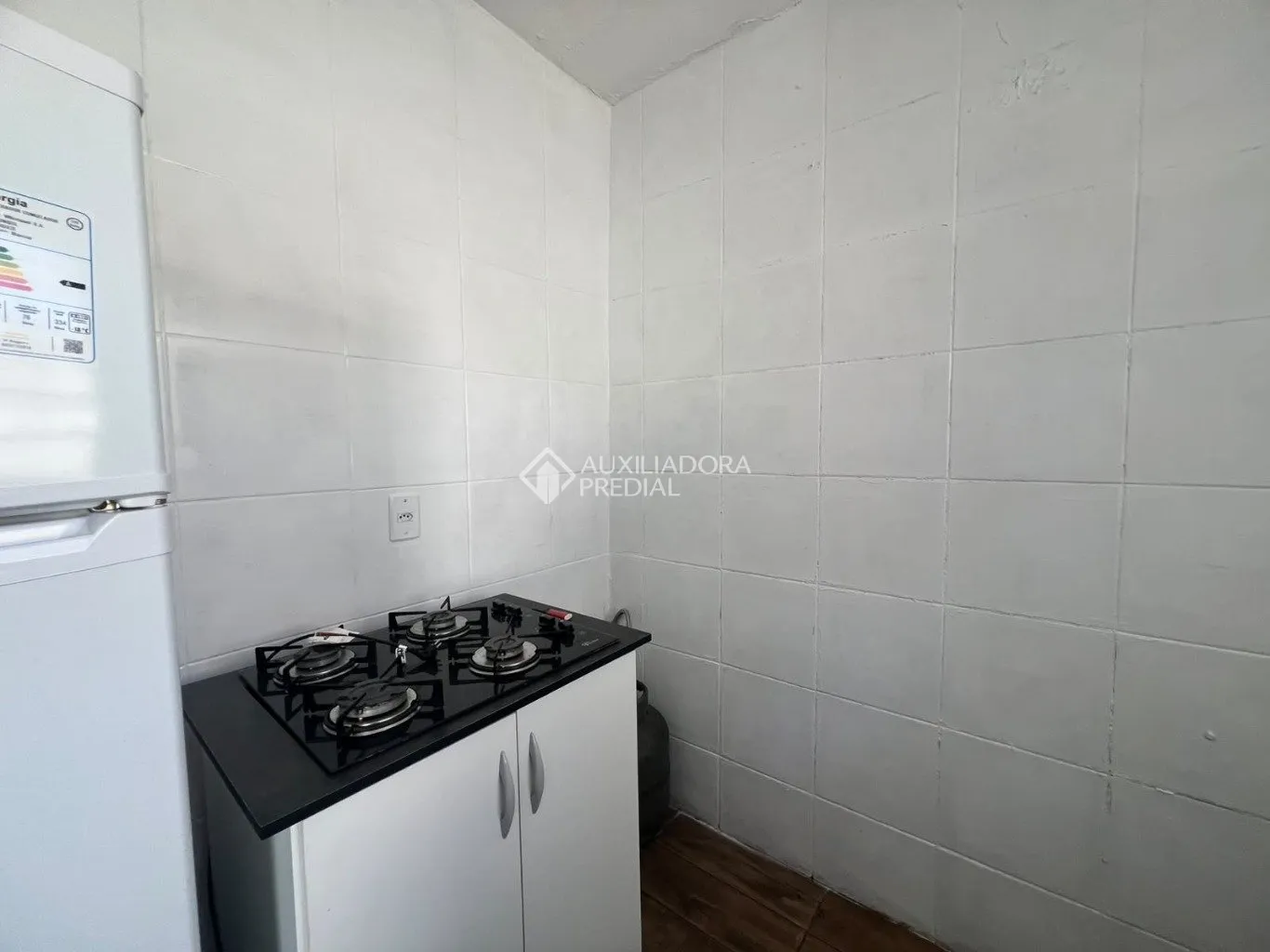 24 m² furnished studio with a compact gas kitchen — photo 5