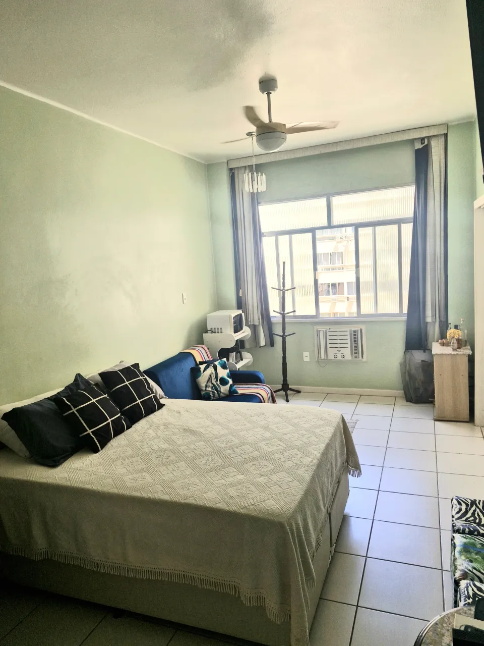 Furnished studio apartment with compact gas kitchenette — photo 17