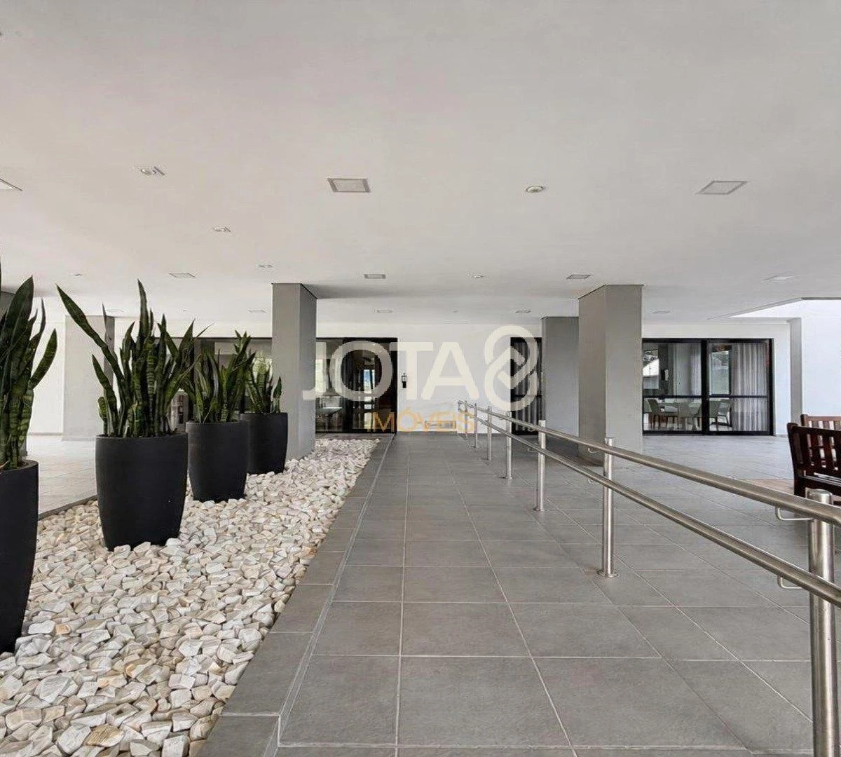 Floor-to-ceiling windows in a 3-bedroom apartment, 150 m² — photo 18