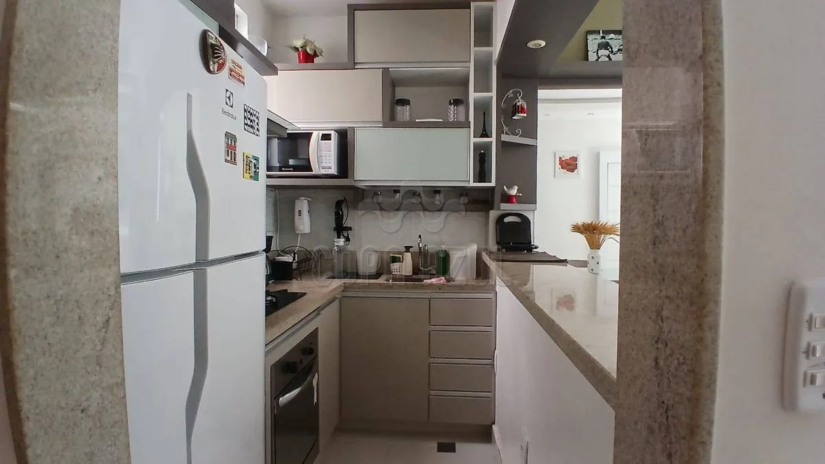 One-bedroom apartment with a mountain view in Rio de Janeiro — photo 14