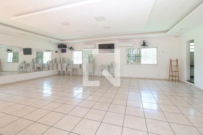 2-bedroom apartment in a building with a pool — photo 35