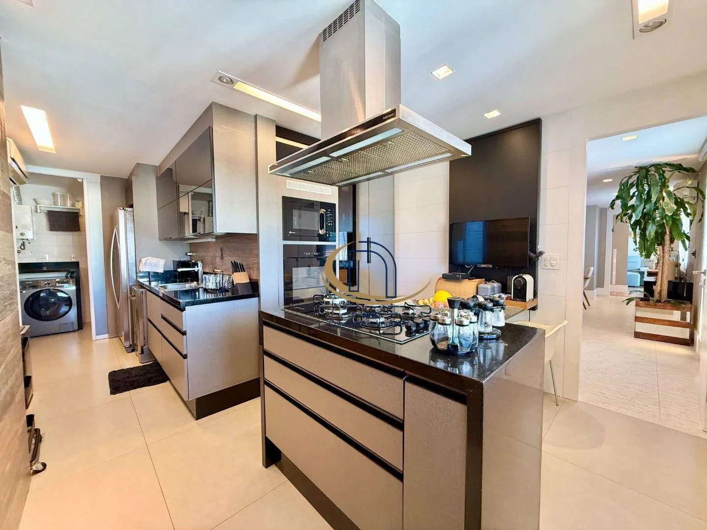 Front-facing penthouse with 215 m² and 4 bedrooms — photo 38