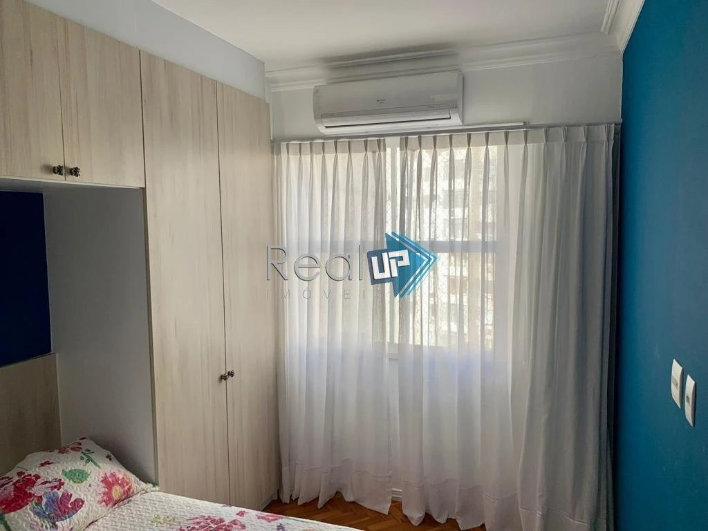 Wood or laminate floors in a 2-bedroom apartment, 80 m² — photo 11