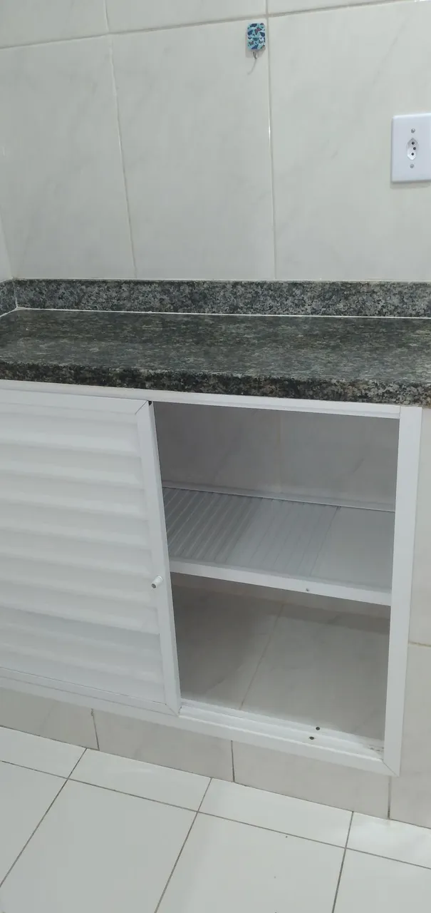 Unfurnished 1-bedroom apartment with elevator and glass shower — photo 6