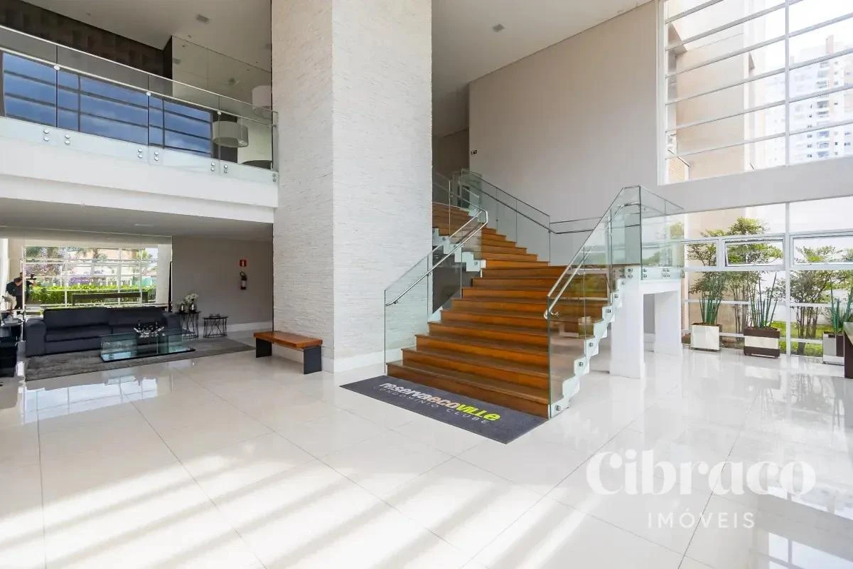 Balcony with a grill in a 4-bedroom apartment, 131 m² — photo 18