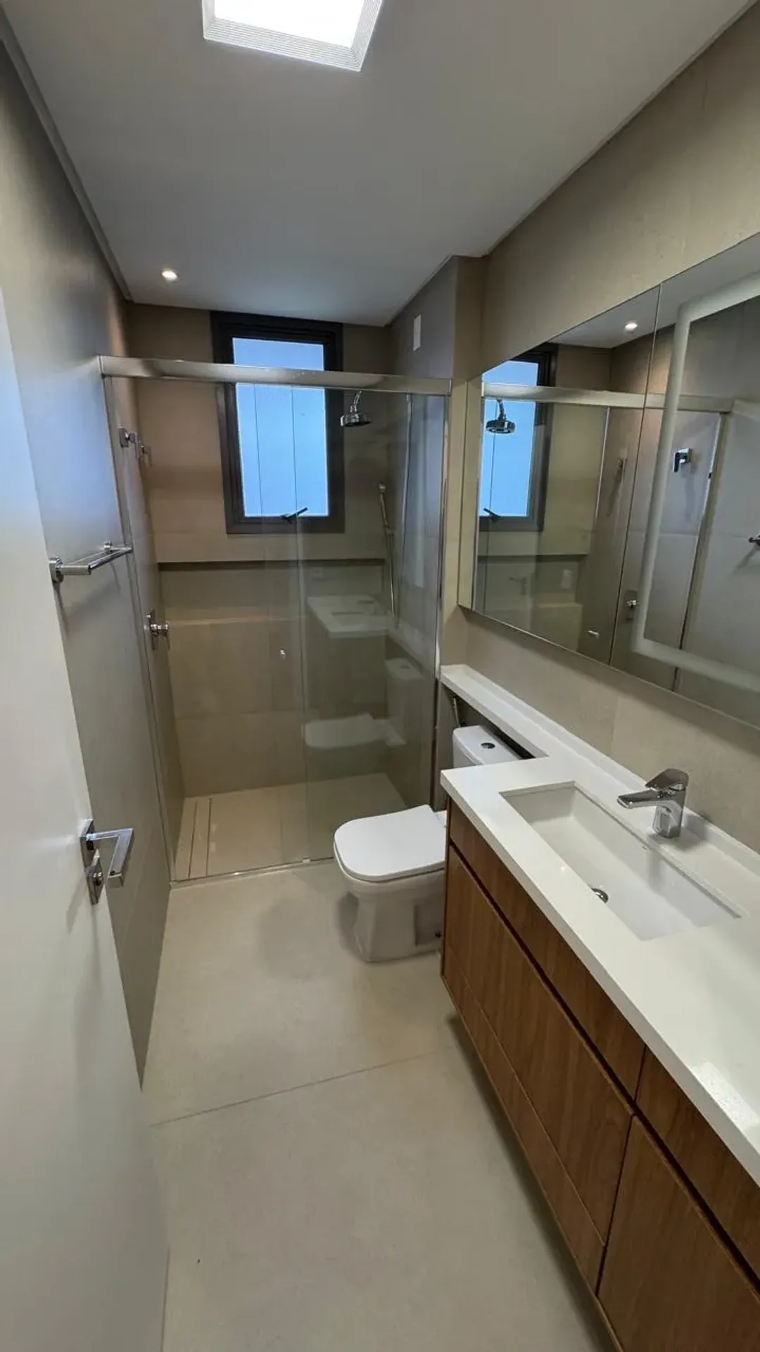 Walk-in closet in a 3-bedroom apartment, 136 m² — photo 15