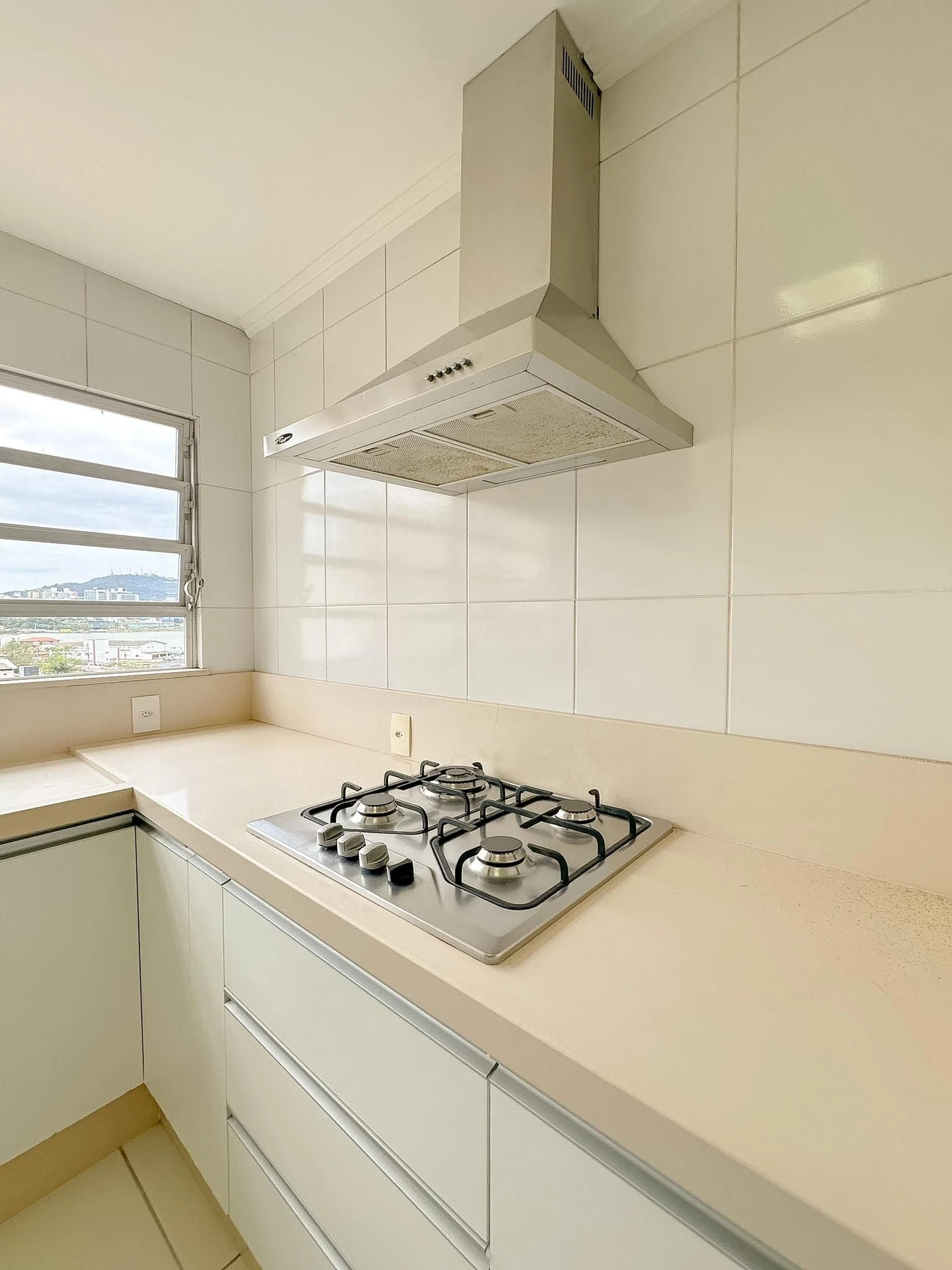 Furnished house, 250 m², with a bathtub — photo 55