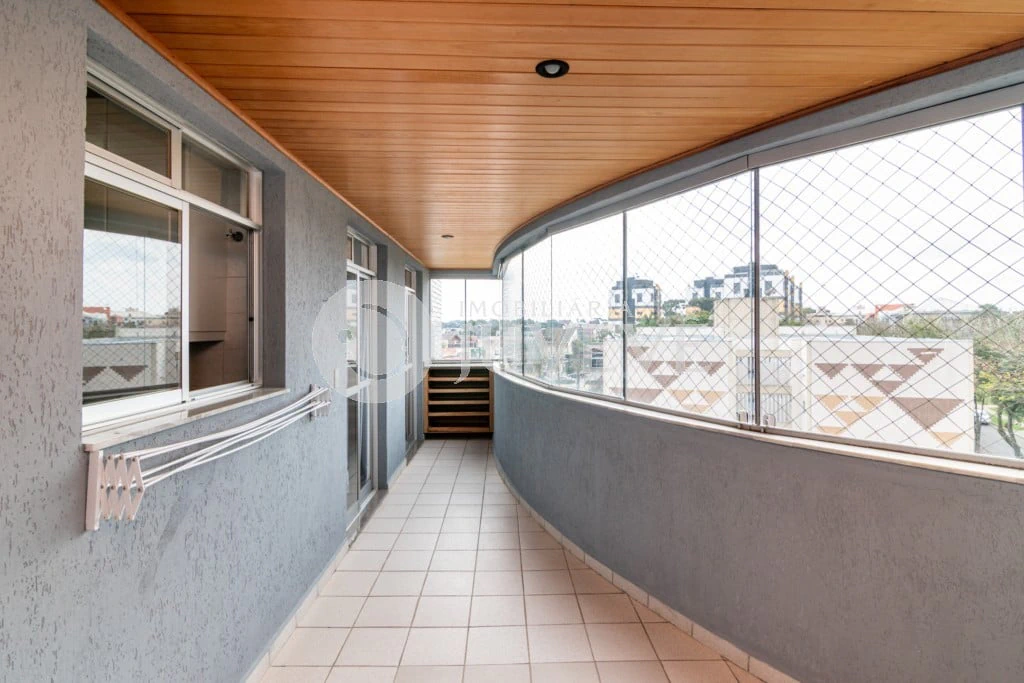 130 m² apartment with a walk-in closet and a bathtub — photo 18
