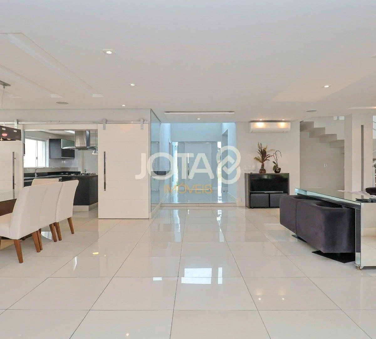 House with 3 en-suites, 400 m², plus a home office desk — photo 30
