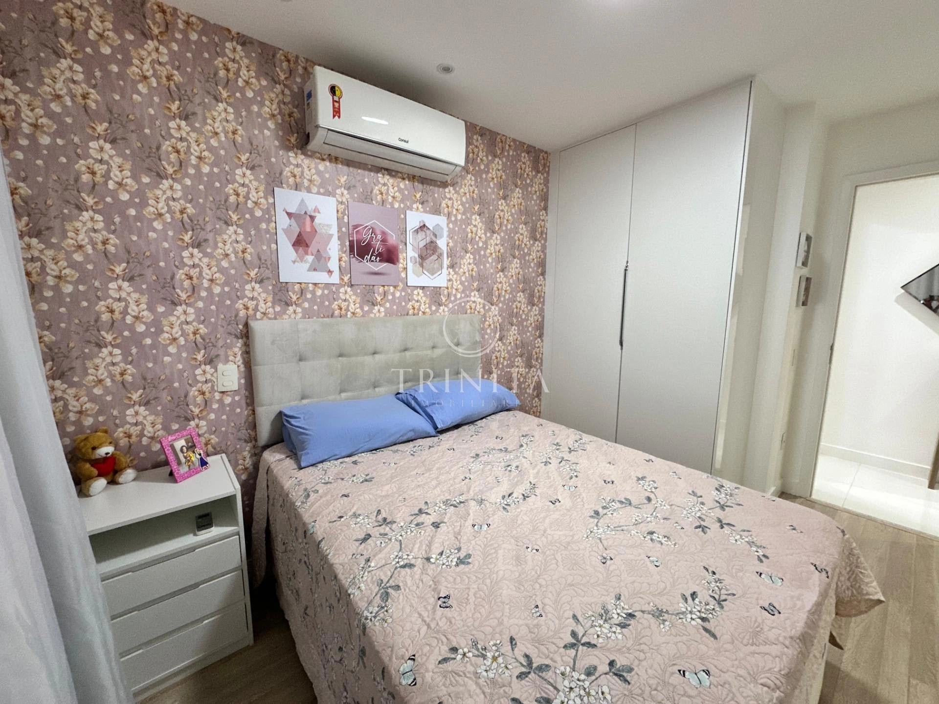 Furnished 3-suite apartment with a gas open-plan kitchen — photo 24