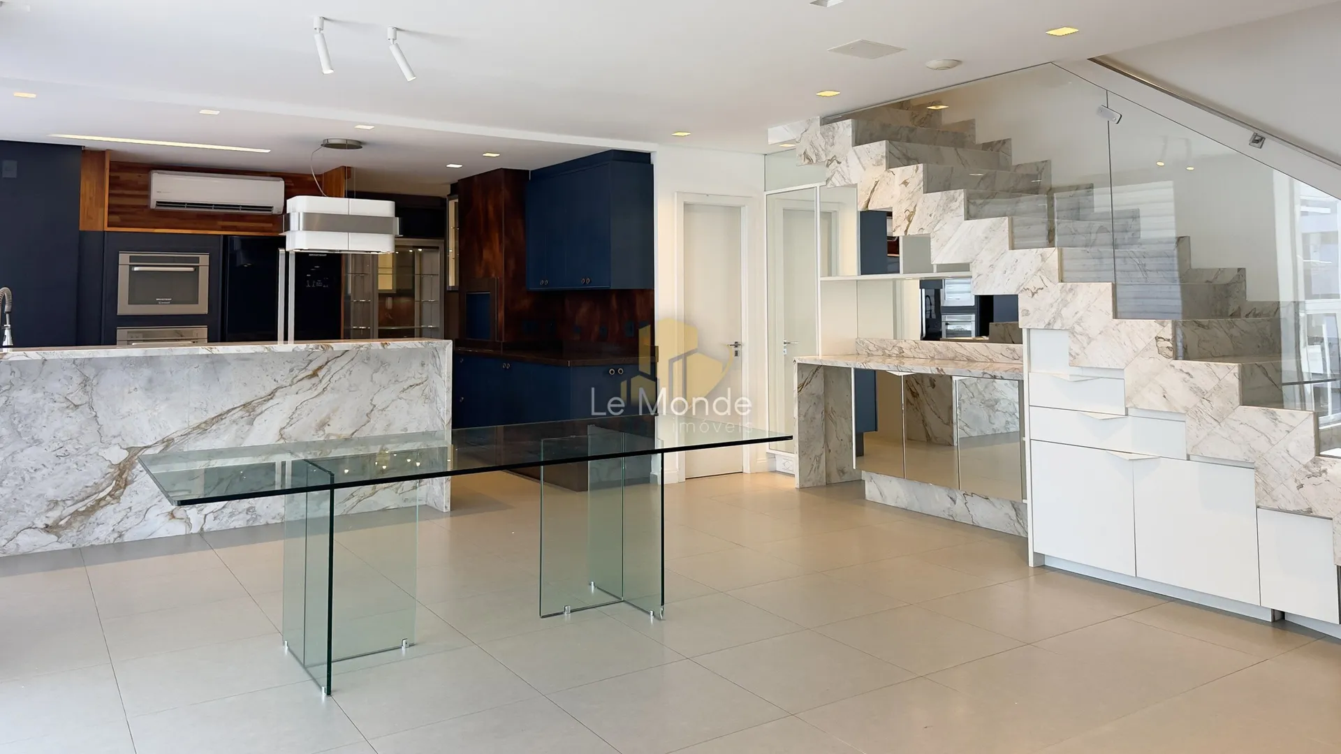 Duplex apartment with 3 bedrooms and 156 m² — photo 24