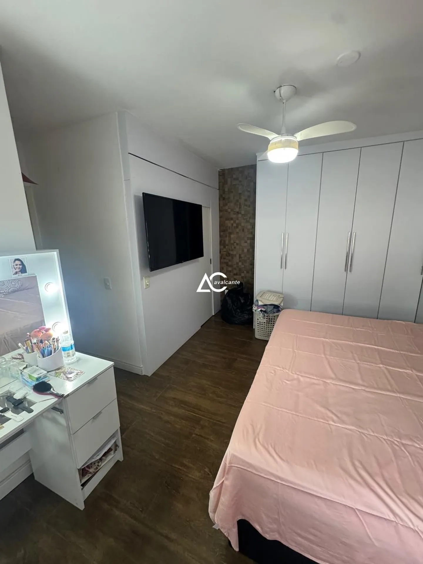 Washing machine in a 3-bedroom house, 360 m² — photo 58