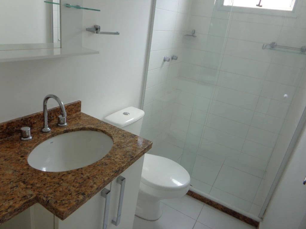 2-bedroom apartment with wood or laminate floors in Curitiba — photo 21