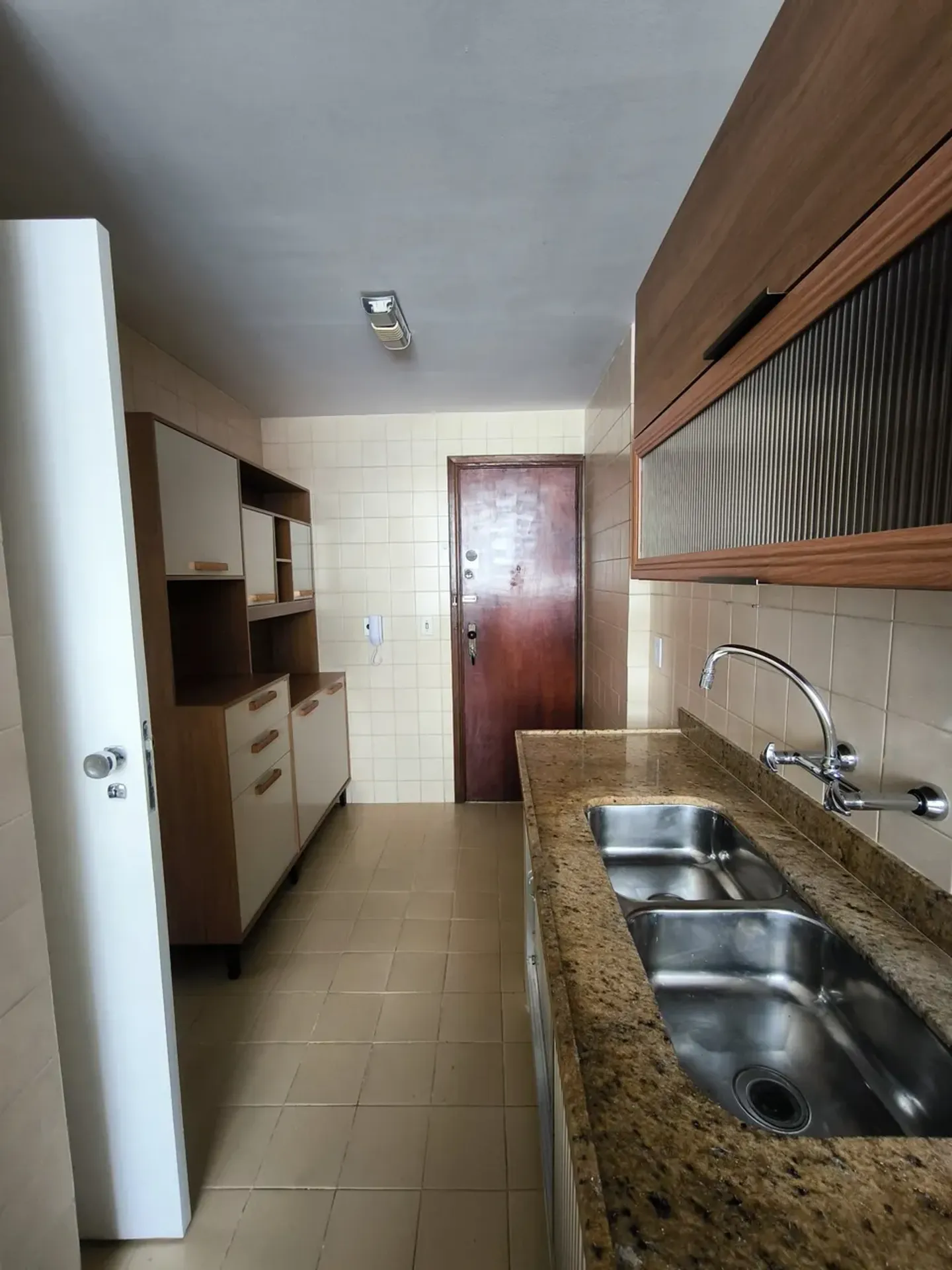 Apartment, 90 m², with a water view — photo 2