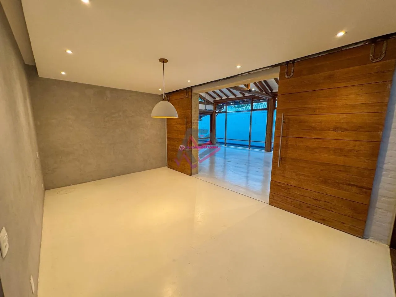 600 m² house with 4 bedrooms and a closed kitchen — photo 13