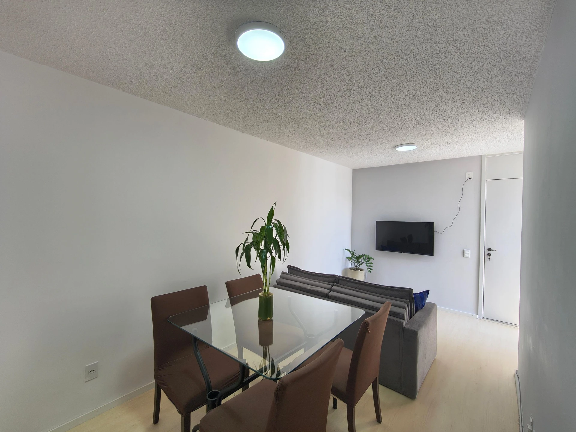 Mountain view in a 2-bedroom apartment, 50 m² — photo 10
