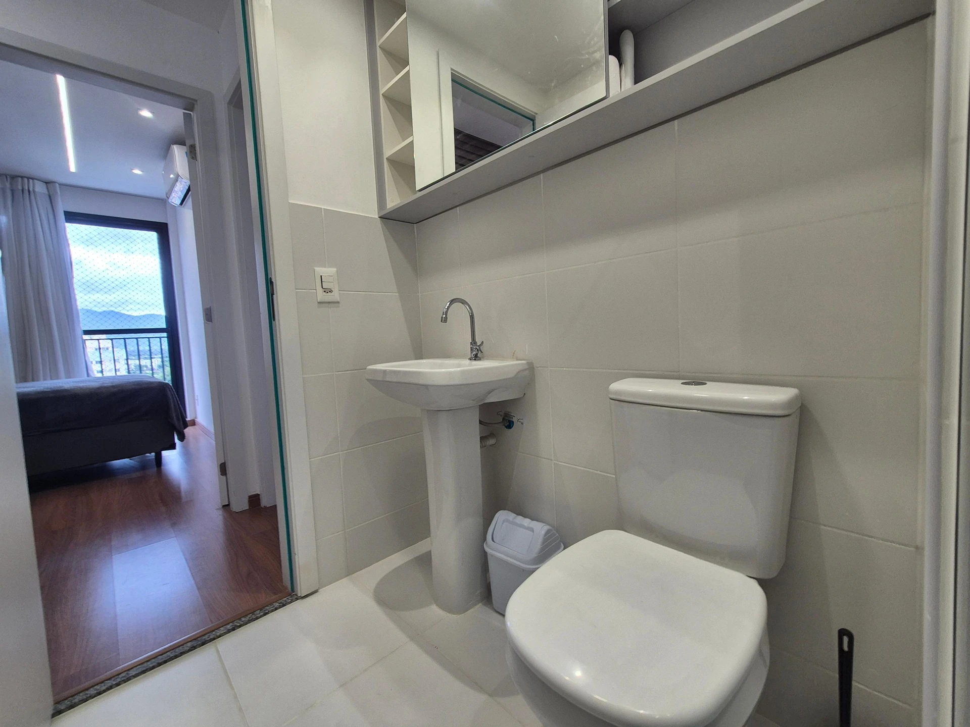 Furnished 2-bedroom apartment with enclosed balcony — photo 31