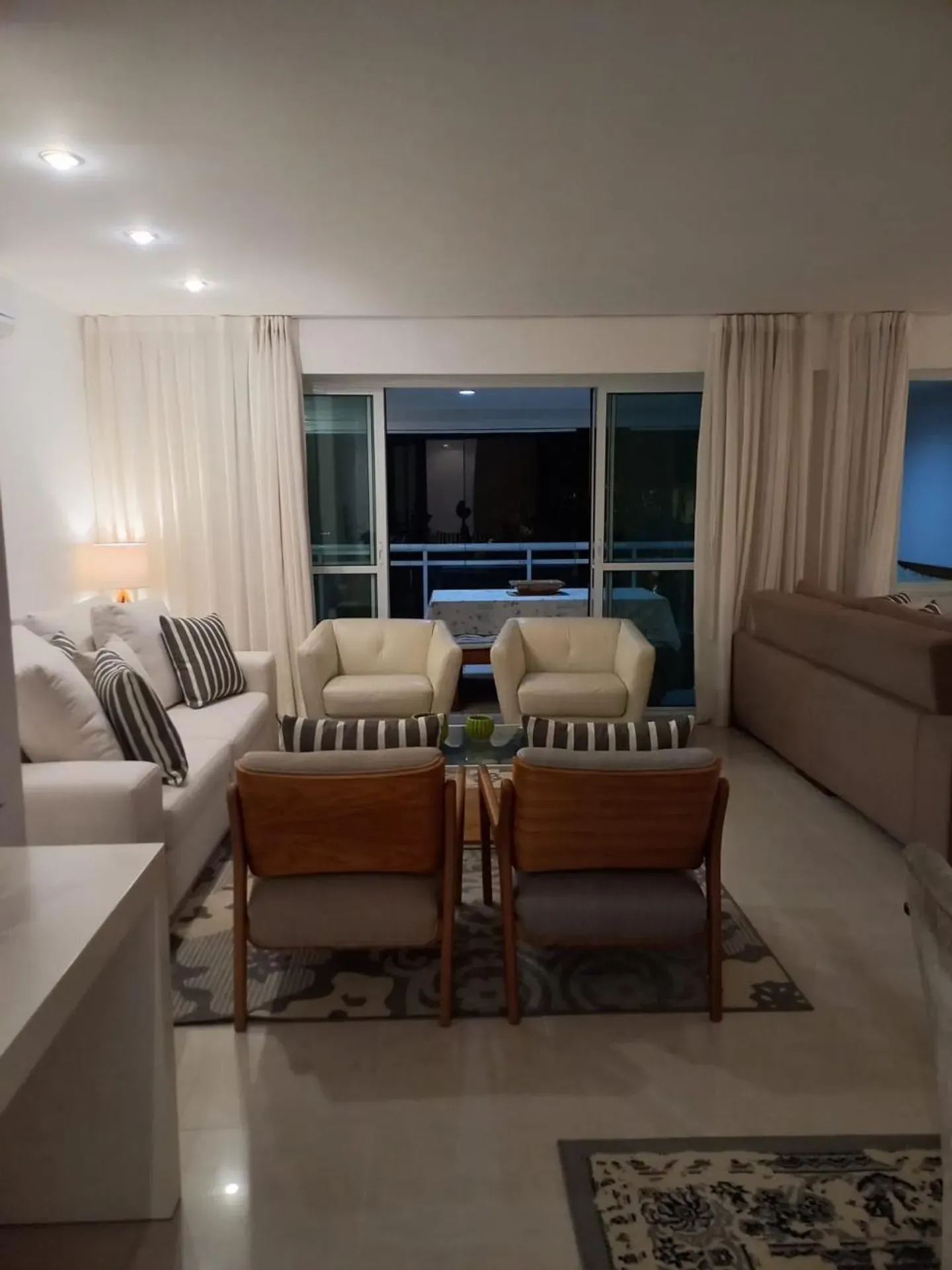 Furnished apartment with balcony, 4 bedrooms and 5 baths — photo 13