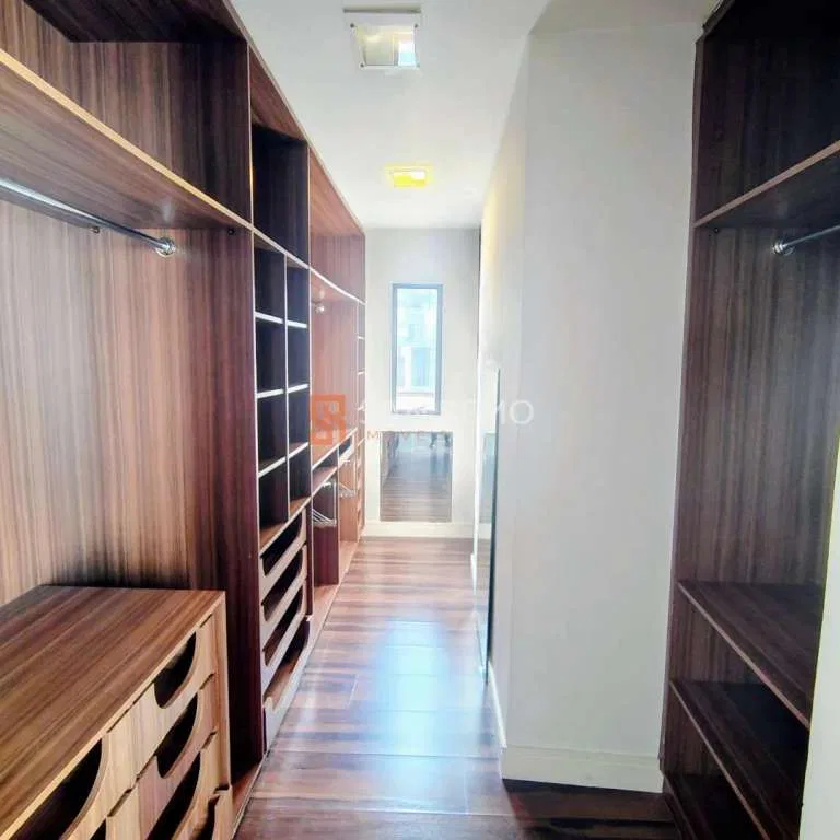 Квартира 142 м² с панорамными окнами и застеклённым балконом — photo 7