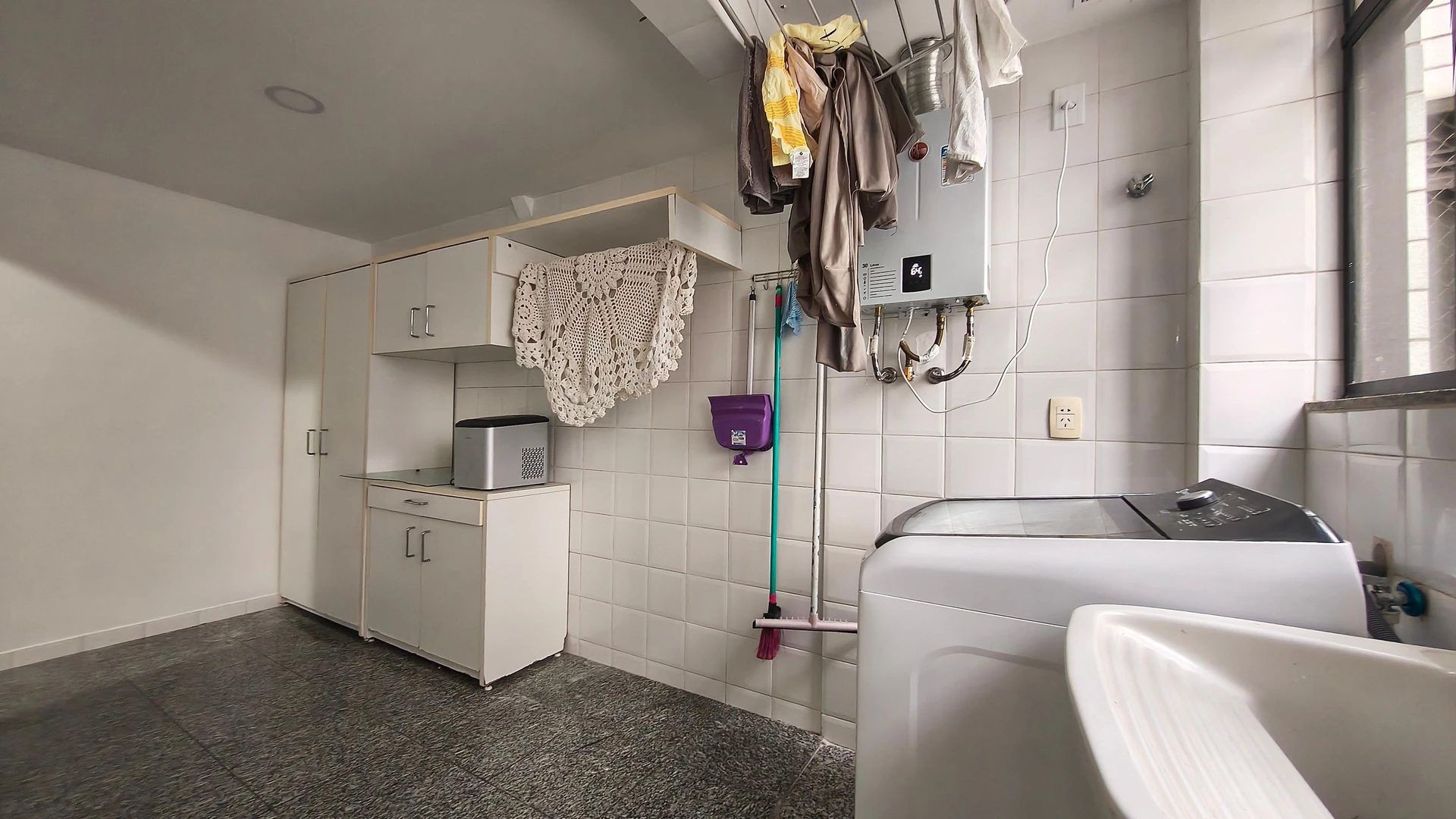 Washing machine in a 4-bedroom apartment, 205 m² — photo 41